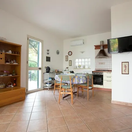 Nadia Con Splendida Vista Mare كاستيلاّماري ديل غو