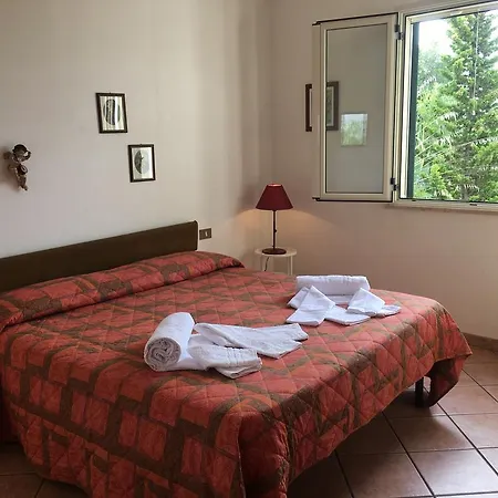 Nadia Con Splendida Vista Mare كاستيلاّماري ديل غو