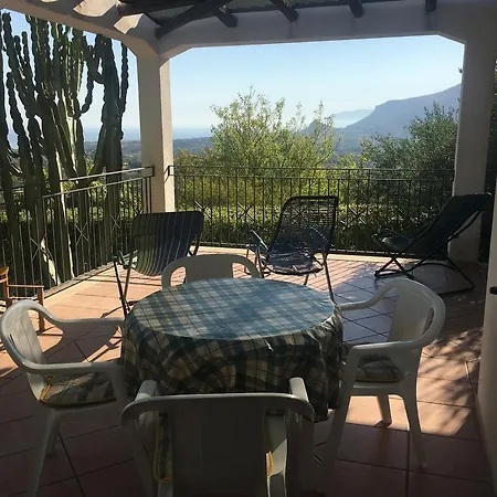 Nadia Con Splendida Vista Mare فيلة